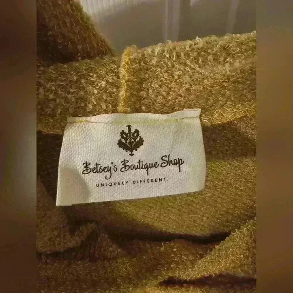 Betsey's Boutique Shop Mustard Long Sleeve Top Size L very soft - Picture 2 of 5